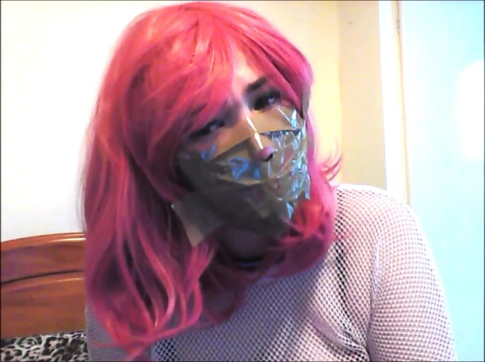 Selfgags classic: Міша Мейфейр у: балакун з кляпом на шкарпетках!