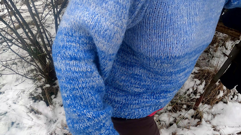 Bouncy Tits Action: Toket merah di salju