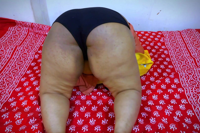 Aria Mia: 이슬람 아랍 계모 큰 엉덩이 라이브 쇼!