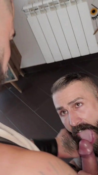 V prdeli a kůže