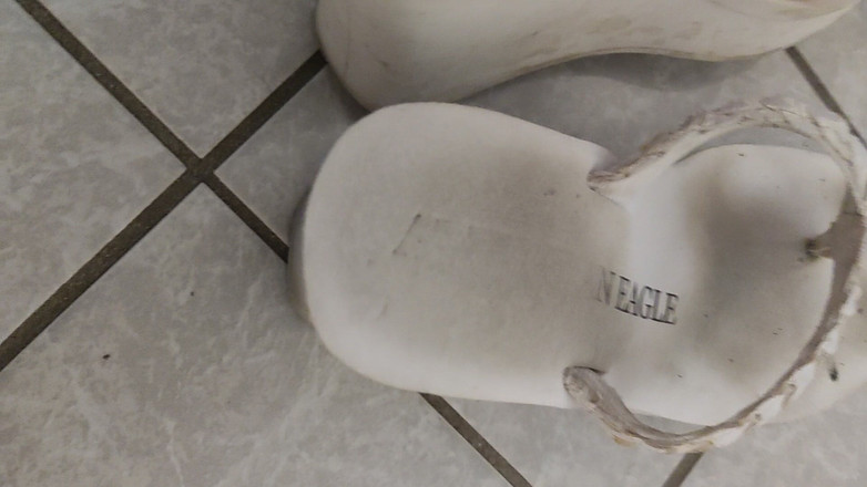 Mutsakin: Seksowne stopy i ślady stóp