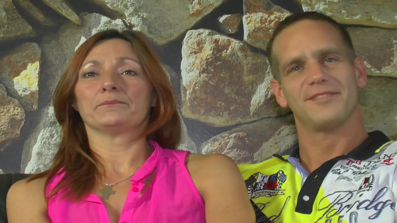 German Homemade: Gorąca niemiecka milf zerżnięta przez dwóch napalonych kolesi