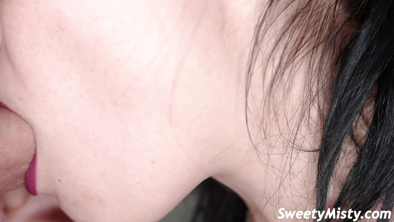 Sweety Misty: Девушка делает грязный минет и получает сперму в рот - крупным планом