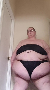 SSBBW STRIP TEASE and twirl