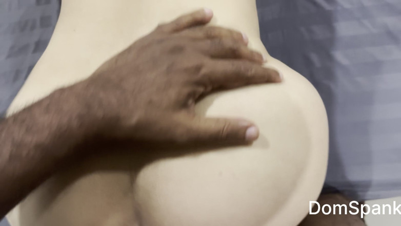RealDomSpank: Pequena Linda Garota Fodida Com força E Ela Gostou