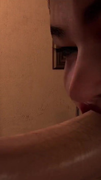 Anal cu servitoare asiatică sexy pe pat: porno 3D