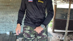 Hiroshi_cr: Nadržená Solider Thai Honí a stříká v práci