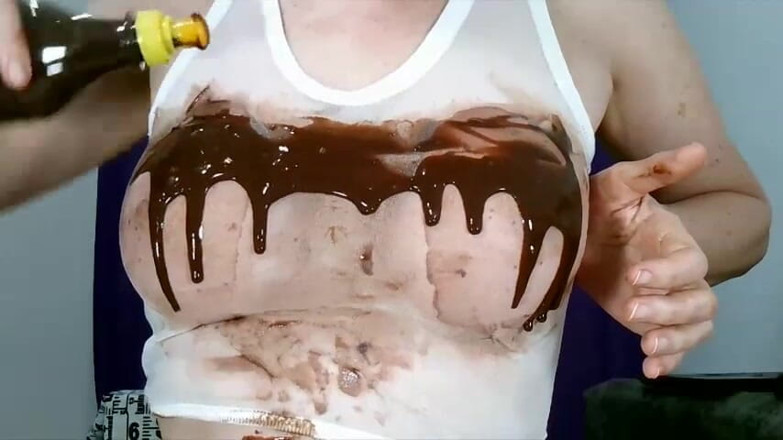 Brazilian_Miss: चॉकलेट के साथ गीले स्तन, स्तन और निपल्स