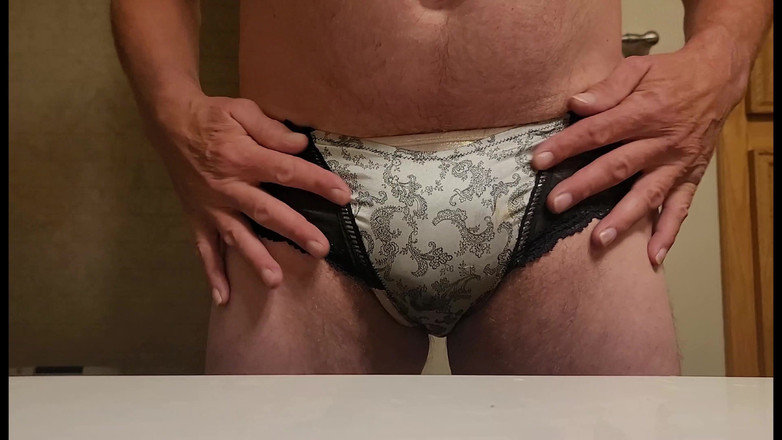 Stan Gable: Papi jugando en mis bragas de nuevo!