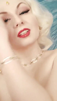 Nahá Arya Grander Selfie video