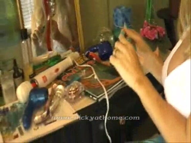 비키 베트: 클래식한 Vicky Vette 보지 면도