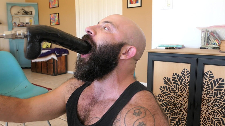 TripleXTransMan: डिल्डो डीप थ्रोट प्रशिक्षण