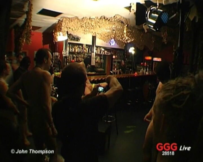 GGG John Thompson OLD STYLE: Ggg - सुनहरे बालों वाली धमाकेदार Sandra Star की जंगली बार पार्टी में सामूहिक चुदाई होती है - उसे यह सब लेते हुए देखें!