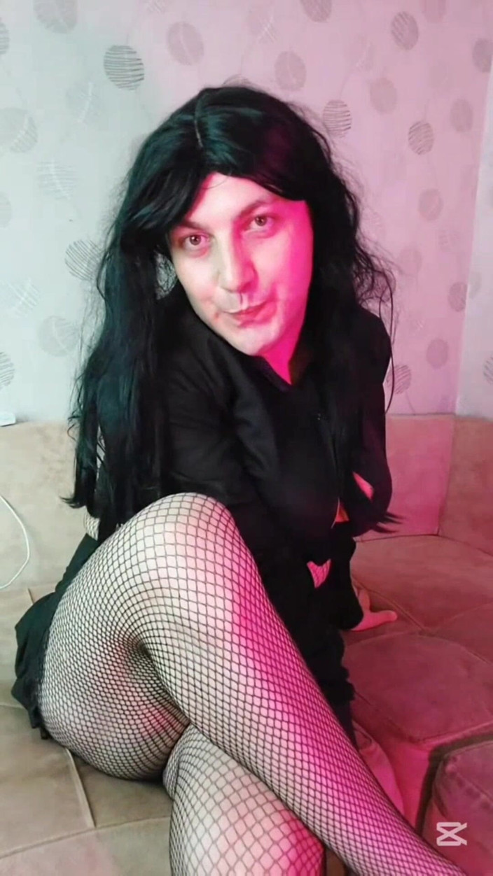 Kitty_Cross: Gótica peito coxas grandes em meia arrastão