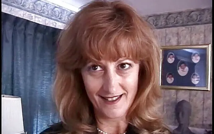 Dark Dungeon Secrets: Zralá kočka s pěkným stojanem v BDSM akci