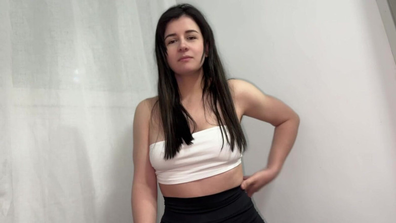 Sweetfantasy131: La mia sorellastra arriva calda dopo l'allenamento