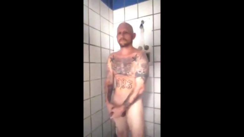 J Dubb: Vězení saje