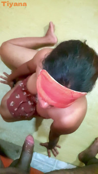 Awek bayi miang dikongkek dan menghisap batang seperti lollypop