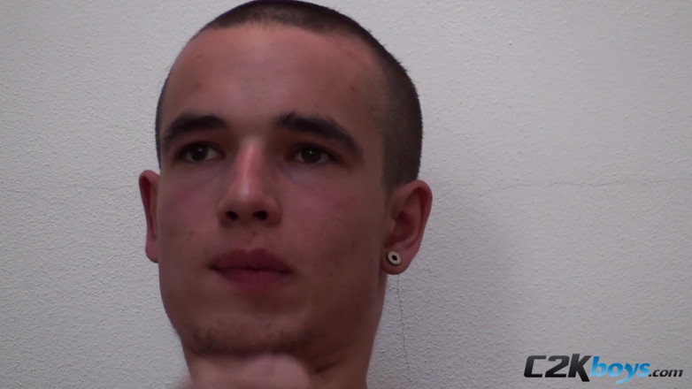 C2K Boys: Reinhold fa sborrare il suo giovane cazzo duro con colpi...