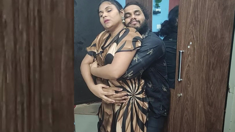 Vaigavarun45: Mallu Trivandrum Couple Hot Lip Lock Romance with Fuck