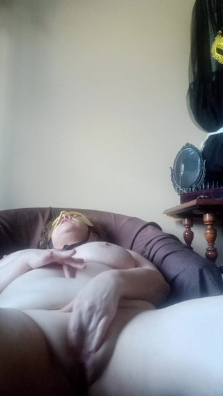 Happy peack: Pearl MILF