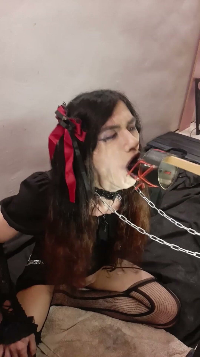 DiiVampy: Tu chica gótica que ama la garganta