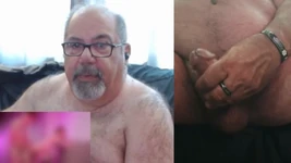 포르노에 댓글을 달고 벗기