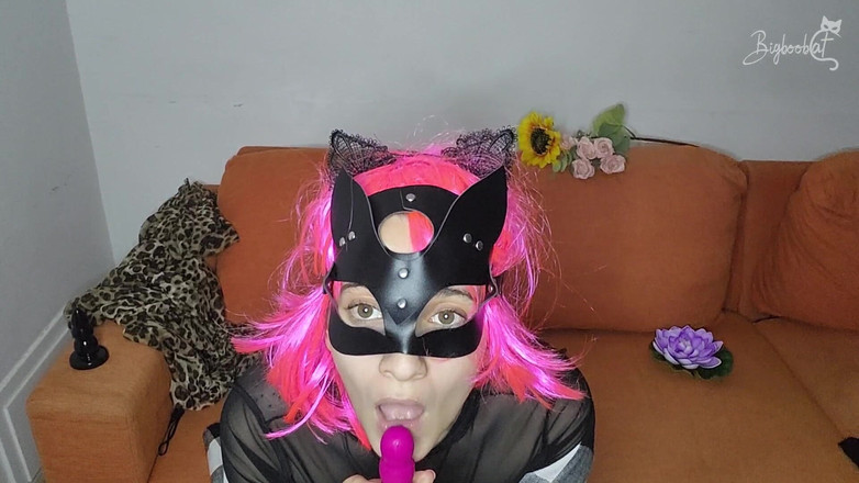 BigBoobCat: मेरे प्राकृतिक, बड़े स्तन धड़क रहे हैं! चूत का मुखौटा चालू, मैं खुद को खुश कर रहा हूं