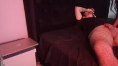 EMY_AND_JONH: 彼女は誰もいないと思っていて、その上に乗る