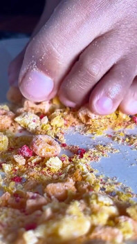 MILF macht dir frühstück mit ihren füßen