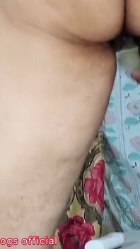 Netu lagi asik muasin memeknya pakai dildo ukuran XL