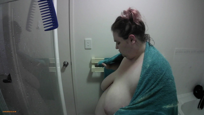 LaLaDelilah: Wet BBW shower