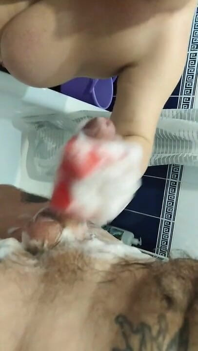 Zona901: Fingering my cock with a soapy sponge