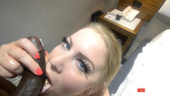 Freak Mob Media: Desiree Deluca berkongkek tetek besar