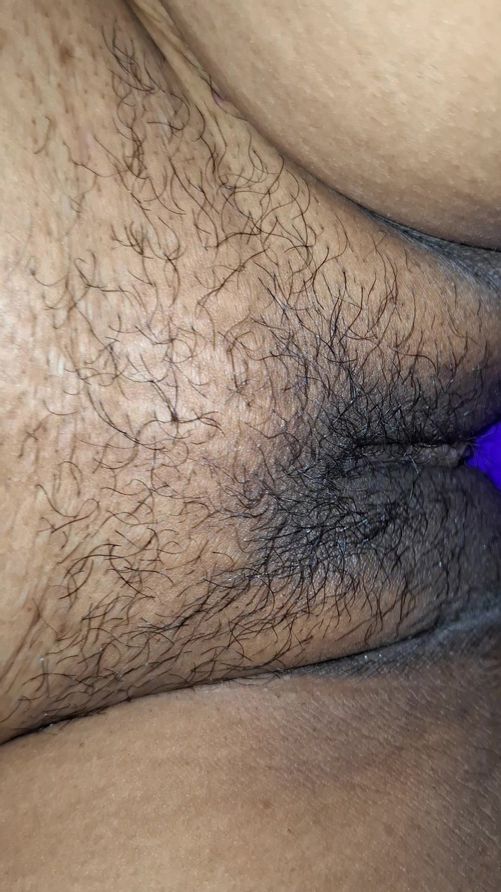 Rose candy: 性感人妻在阴户里得到按摩