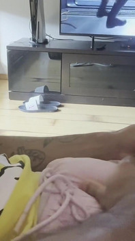 Granie w gry wideo i szarpanie się