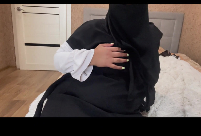 Lux Eva: MILF Arab Jasmine tanpa seluar dalam