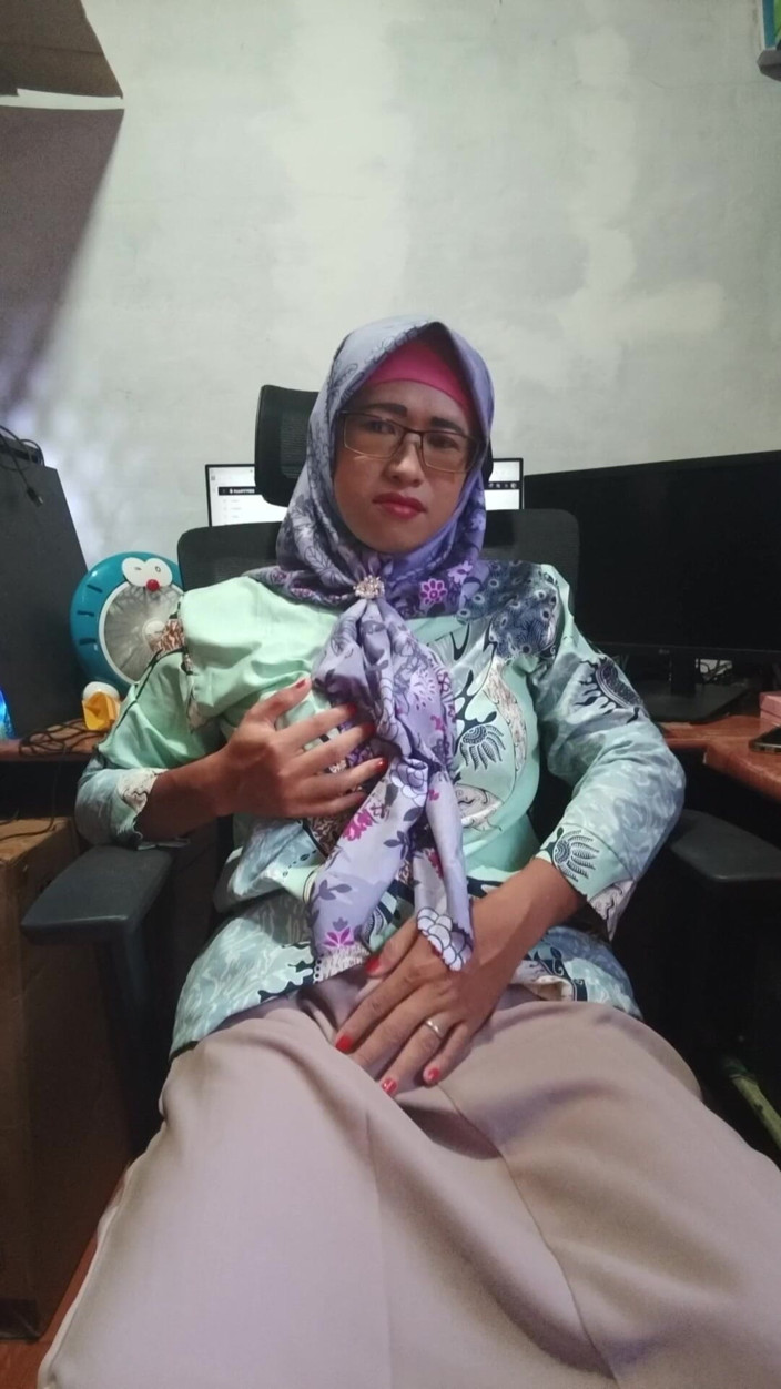 Mitha Zhe: Ohromující Velká prsa Hidžáb Shemale Masturbace