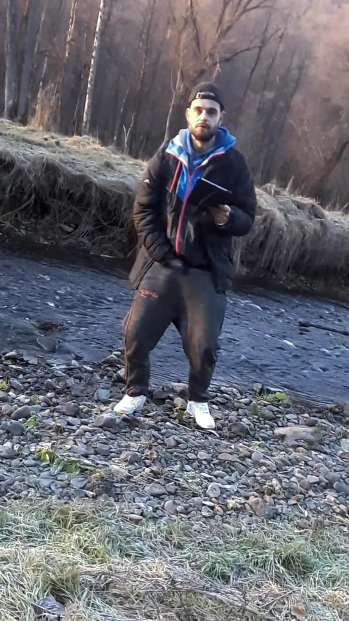 jerkofflover: 冬の自然の中で私を追いかけて