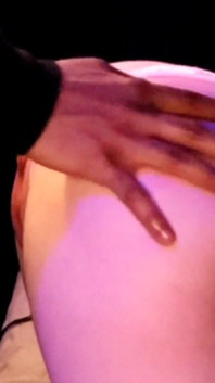 Amatorskie MILF z pompowaną cipką pieprzy ssie połyka spermę i dostaje wiosłowanie
