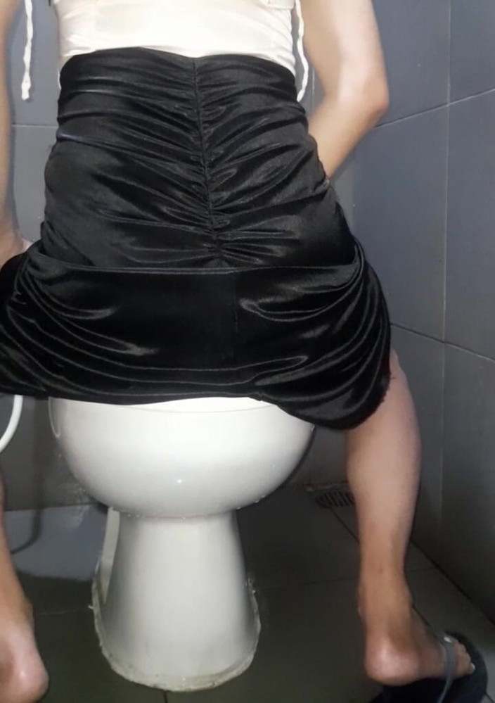 Naomisinka: サテンシルクシンガーガウンを着てオナニー