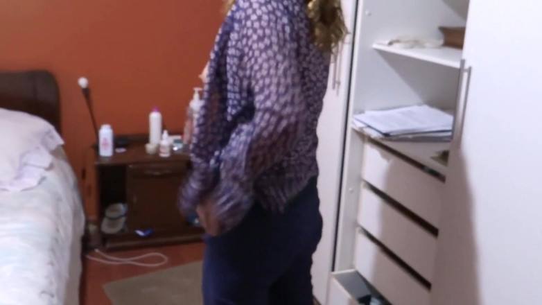 Ardientes69: Моя жена показывает в эротическом нижнем белье перед мужем горничной и просит его трахнуть