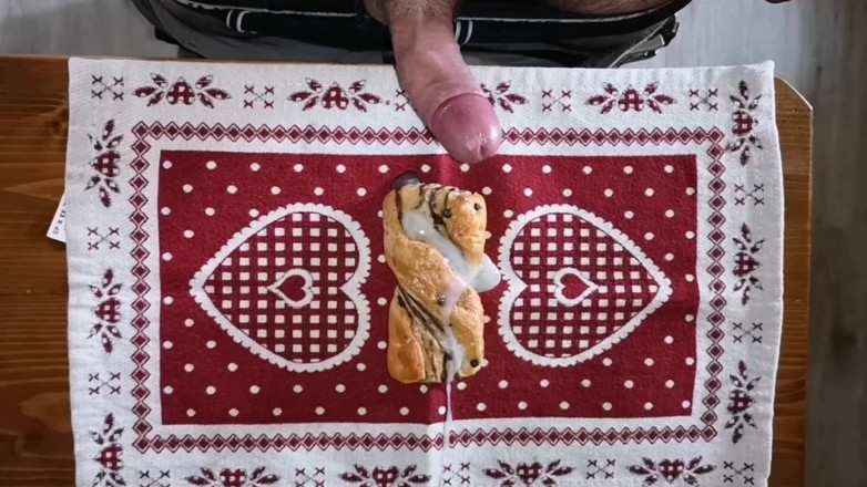 Cicci77: Cicci77 připravuje snídani s výbuchem spermatu!