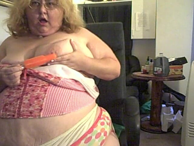 BBW nurse Vicki adventures with friends: Este fue un show de cámara que filmé donde estoy...