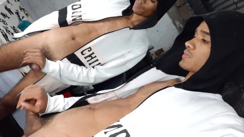 vergar4_daviid: Öğrenci azıyor ve mastürbasyon yapıyor