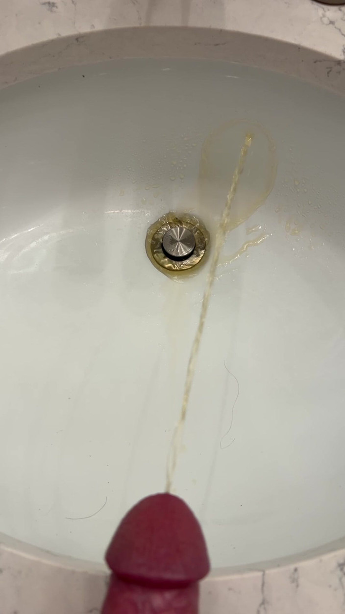 Tatted Daddy: Раковина писяє в уповільненій зйомці