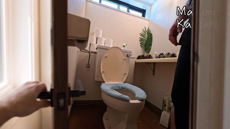 Mayumi Kanzaki: Daily Life of a Japanese Wife Toilet 2