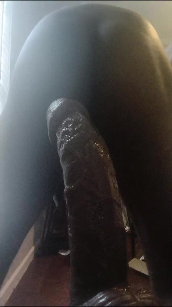 DaBlackFemboy: Femboy Addicted BBC tem orgasmos cremosos de peidar