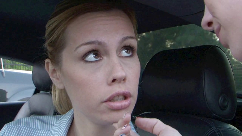 Lesbian Illusion: Blondýnky s dokonalým tělem se navzájem lízají