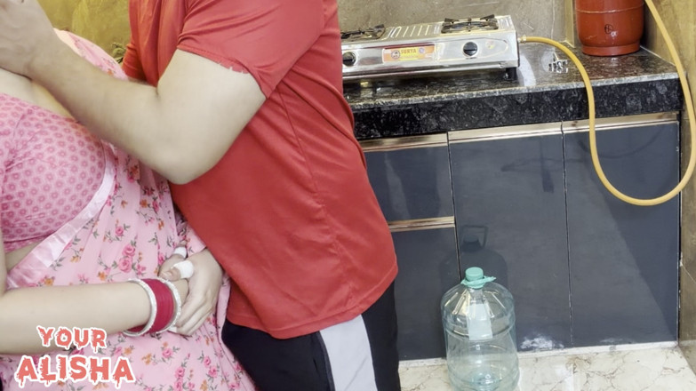 Your Alisha: Jija se folla a su saali caliente en la cocina